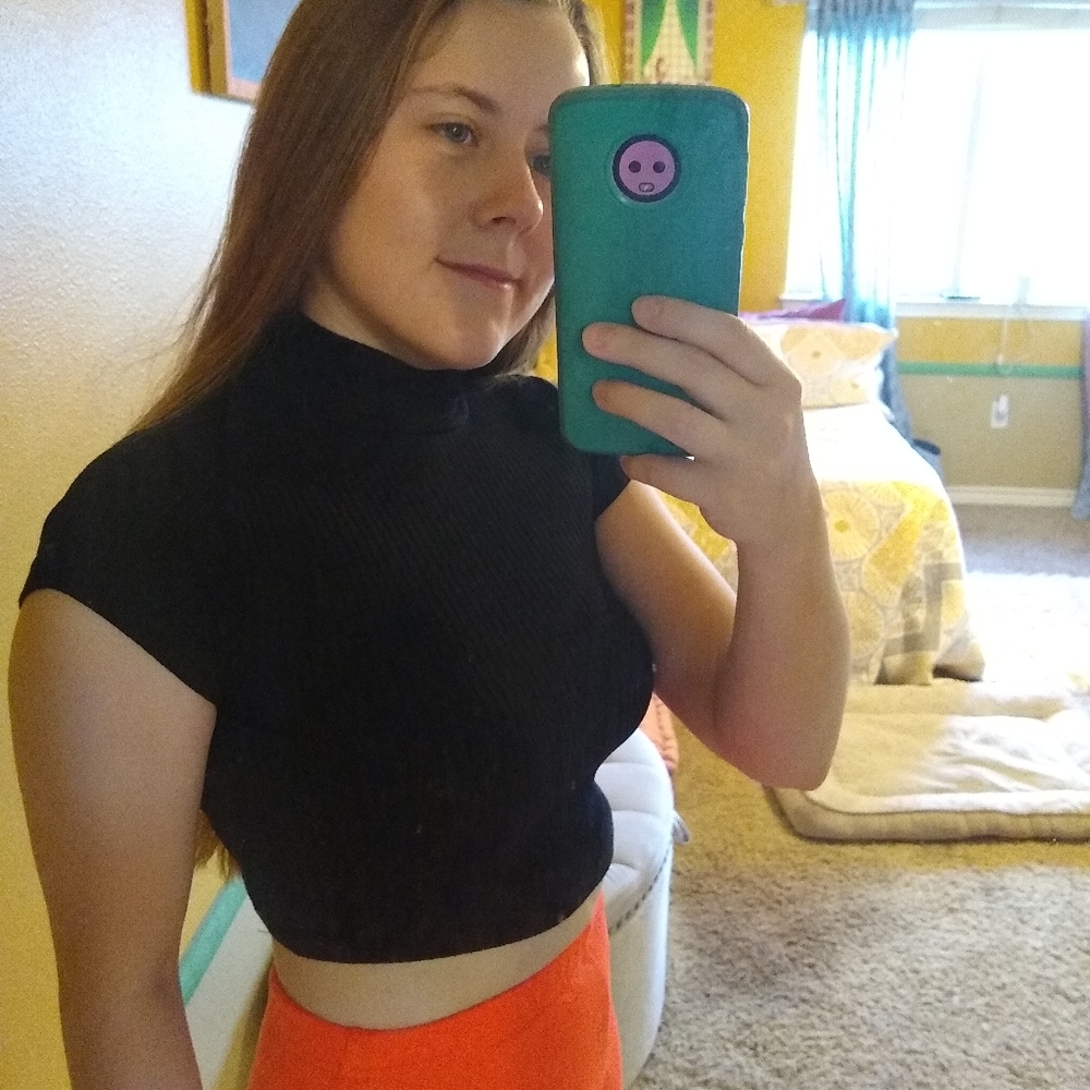 Black Ribbed Crop Top